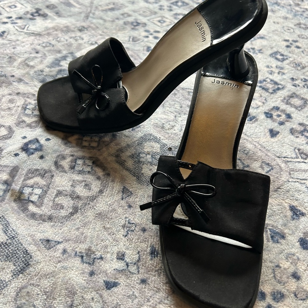 Vintage Jasmin kitten heel